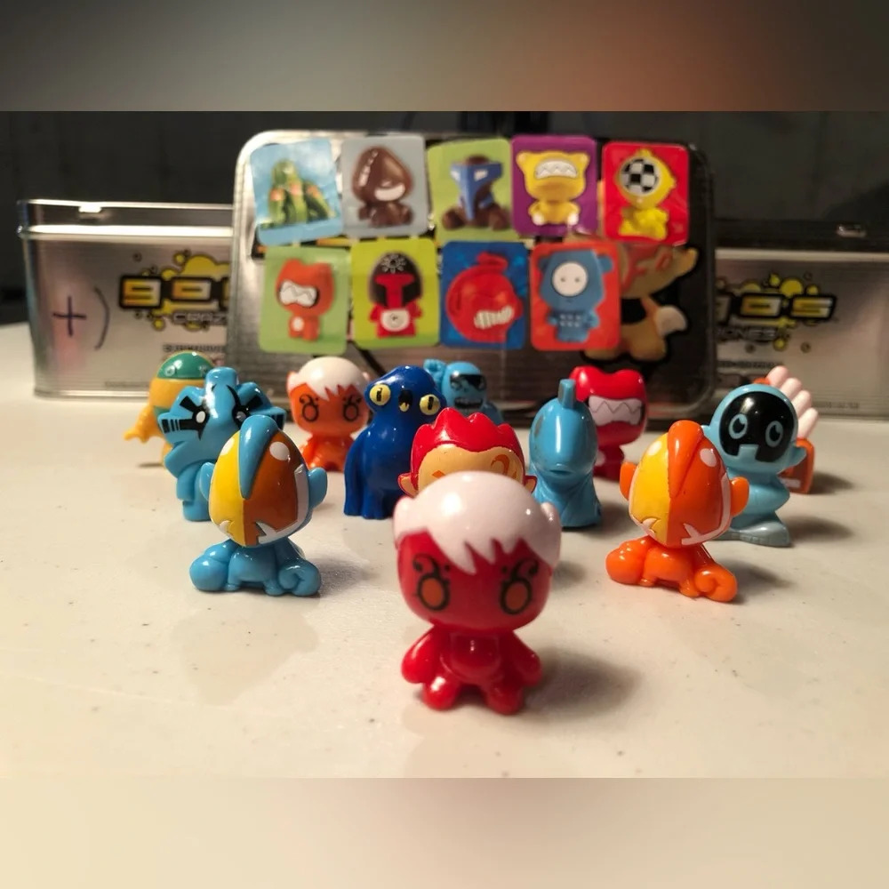 Gogo’s Crazy Bones Exclusive Limited Edition Collector Tin with Crazy Bones